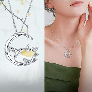 Collar con Colgante de Colibrí y Gloría de la Mañana en Forma de Media Luna, Joyería con Dije Floral de Pájaro - Product Image 2
