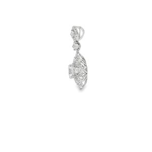 Colgante de Halo de Oro de 18K de Lujo con Engaste de Garra, Corte Brillante Redondo, Diamante Central Cultivado en Laboratorio y Diamantes de Acento - Regalo para Mujer - Product Image 4