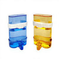 Vente en gros d'accessoires de mangeoire suspendus pour cage à oiseaux en plastique Mangeoire à oiseaux durable