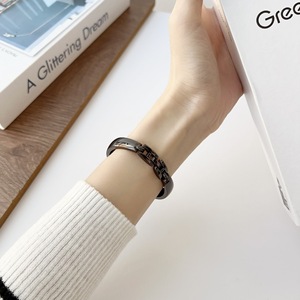 Pulsera de Metal con palabra en T, correa de reloj de Metal de pieza curva para Apple Watch 7 8 9 10 41/42/44/45mm, pulsera para Iwatch, correa de reloj de Metal - Product Image 2