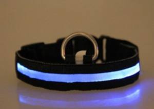 <span class=keywords><strong>Collar</strong></span> de perro con logotipo personalizado recargable con USB LED que brilla en la oscuridad, collares ajustables resistentes al agua para mascotas para perros que caminan de noche de seguridad - Product Image 2