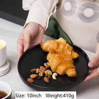 Service de table en mélamine noir mat avec logo personnalisé | Assiettes et bols de service plats fins
