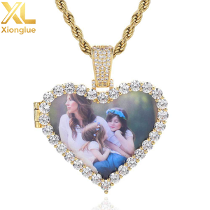 จี้รูปหัวใจแบบ Iced Out เครื่องประดับฮิปฮอป จี้รูปภาพสั่งทำ สร้อยคอจี้รูปภาพที่ระลึก สร้อยคอแบบปรับแต่งได้ - Product Image 1