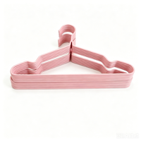 Cintres métalliques antidérapants avec revêtement PE et design rainuré, cintres à vêtements fins en plastique trempé pour un gain de place