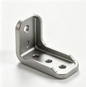Service de prototypage par moulage sous pression, support en L en aluminium usiné CNC avec 4 trous pour applications de montage - Product Image 6