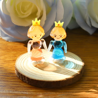 Miniatures en verre faites à la main sur le thème des contes de fées : Blanche-Neige, les Sept Nains, Le Petit Chaperon Rouge, le Prince et la Sorcière.