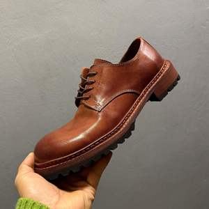 Chaussures habillées décontractées pour hommes en cuir véritable marron, style rétro, à lacets, faites à la main, à talon épais, antidérapantes et confortables pour l'hiver - Product Image 1