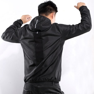 <span class=keywords><strong>Chaqueta</strong></span> impermeable <span class=keywords><strong>reflectante</strong></span> personalizada para hombre, <span class=keywords><strong>chaqueta</strong></span> de correr ligera, <span class=keywords><strong>chaqueta</strong></span> de pista con capucha - Product Image 3