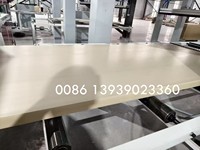 Ligne d'extrusion plastique pour panneaux de porte et cadres de porte en WPC (bois-plastique) et PVC