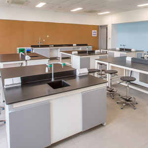 스틸 벤치 실험실 벤치 상업용 실험실 테이블 작업대 싱크대가 있는 실험실 사이드 벤치 세안대 포함 - Product Image 3