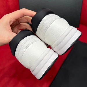 Calzado deportivo informal de malla, de diseño lujoso y personalizado, transpirable, con amortiguación, antideslizante y con parte superior de gamuza resistente al desgaste. - Product Image 3