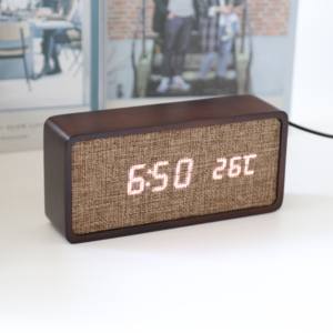 Tempo Temperatura Data LED Digital Alarme De Madeira Relógio com Carregador USB - Product Image 3