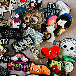 Badges magnétiques, broches et épingles personnalisés en émail, en métal, avec motifs Golf, Cowboy, Anime, Croix, Logos de casquettes de sport et Chapeaux mexicains - Product Image 4