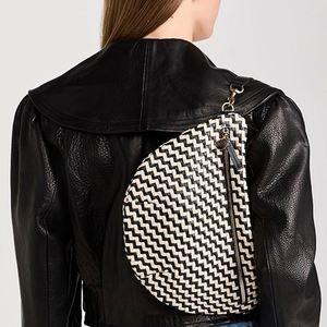 <b>Large</b> Fanny Bag for Ladies Custom PU Leather Black Woven Zig-Zag Belt Bags Zipper Elegant Adjustable Strap Crossbody Waist Bags - Product Image 2