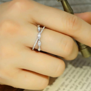 Anello a strati incrociati con taglio marquise, gioiello da donna alla moda per l'uso quotidiano - Product Image 3