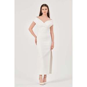 Robe de bureau élégante à épaules dénudées, coupe fourreau, taille naturelle, en tissu tissé blanc, ajustement confortable - Product Image 1