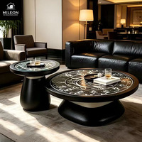 Ensemble de tables basses gigognes artisanales avec incrustations de coquillages, en bois noir, rondes, pour la décoration de la maison et du salon