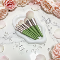 Ensemble de 7 pinceaux de maquillage vegan pour le visage OEM Yoly avec poils synthétiques et manche injecté - Faible MOQ, échantillon gratuit inclus