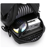 Tas Selempang Mini Tas Bahu Kecil Dompet Perjalanan Pemegang Paspor Tas Kantong Leher Messenger Uniseks dengan Jack Headphone