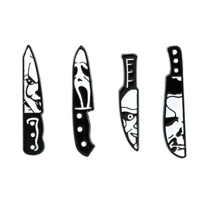 En gros, Broche en métal en alliage, motif Ghostface Killer du <span class=keywords><strong>film</strong></span> <span class=keywords><strong>Scream</strong></span>, thème films et séries d'horreur classiques, Cadeaux d'Halloween - Product Image 1