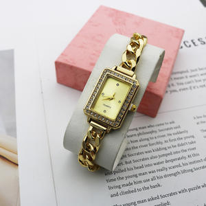 <span class=keywords><strong>Montre</strong></span> de Luxe Légère Tendance Colorée pour <span class=keywords><strong>Femme</strong></span> Petit <span class=keywords><strong>Cadran</strong></span> <span class=keywords><strong>Rectangulaire</strong></span> Bracelet Exquis <span class=keywords><strong>Montre</strong></span> à Quartz Bijou de Main pour Étudiante - Product Image 6