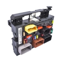 Boîtier de fusibles 9809742880 9666700480 Pièces automobiles pour Peugeot 307 408 Prix usine