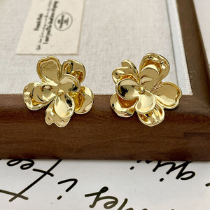 Boucles d'oreilles clous fleur plaqué or pour femme, bijoux vintage tendance, cadeau fabriqué en Chine 2024 JX005 - Product Image 4
