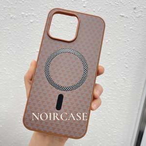 Bán Buôn Sang Trọng Chất Lượng Cao Mô Hình Tam Giác Từ Người Đàn Ông Kinh Doanh Trường Hợp Điện Thoại Cho Tôi 14 15 Pro Max Cộng Với - Product Image 6