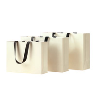 Bolsa de papel logotipo impreso personalizado ropa de lujo bolsas de papel de compras Boutique bolsa de papel de regalo reciclable con cuerda de cinta