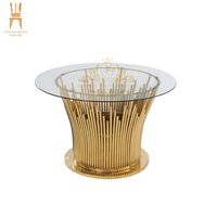 Ensemble de chaises à dossier haut en acier inoxydable doré et table ronde à plateau en verre pour mariage, salle à manger, hôtel, banquet