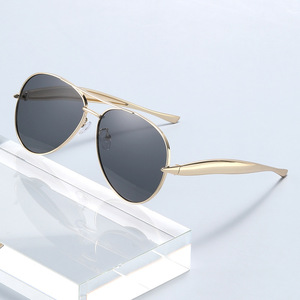 2026 LVCONG Wholesale Custom logo Driving Eyeglasses Uv400 Men's <strong>Sports</strong> Double Bridge Memory Metal Frame <strong>Polarized</strong> <strong>Sunglasses</strong> - Product Image 2