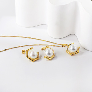 Conjunto de collar y aretes de perlas vintage con diseño geométrico de pentágono en tono dorado para mujer, conjunto de joyería para uso diario. - Product Image 4