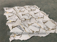 Marbre Calacatta Gold, mosaïque en forme de cube d'eau avec incrustation en laiton