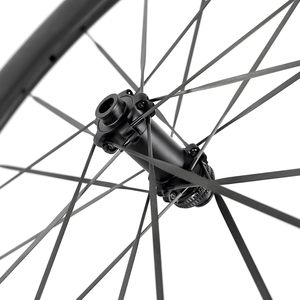 Nouvelle paire de roues en carbone 58mm 1230g poids léger 54T moyeu de <span class=keywords><strong>roue</strong></span> à cliquet Aero Tubeless frein à disque 700c roues de vélo de route pour la course - Product Image 2