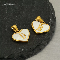 Breloque initiale en forme de cœur |   Pendentif personnalisé en acier inoxydable 16 mm plaqué or 18 carats PVD pour la création de bijoux DIY