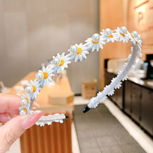 Fasce e Cerchietti per Capelli per Bambini. Simpatica fascia per capelli antiscivolo con piccoli fiori e bordi dentellati. Accessorio per capelli ricci per bambina. - Product Image 4