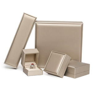 Caja de Joyería de Lujo Zebo al Por Mayor, Empaque de Joyería Personalizado de Cuero PU para Brazalete, Pendiente, Pulsera, Collar y Anillo - Product Image 1