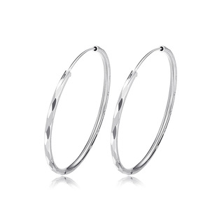 Boucles d'oreilles audacieuses pour femmes, design unique et délicat, bijoux tendance - Product Image 1