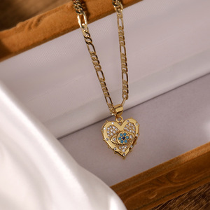 Conjunto de Collar y Aretes con Colgante en Forma de Corazón con Ojo de Demonio, Chapado en Oro Real con Circonio, Moderno y Único - Product Image 2