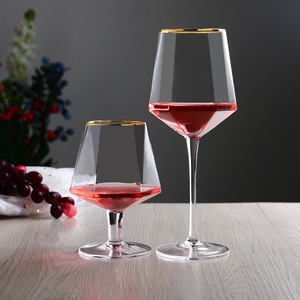 Logo personnalisé <span class=keywords><strong>Verre</strong></span> Soda-Lime Verres <span class=keywords><strong>à</strong></span> Vin Moderne de Haute Qualité Gobelet <span class=keywords><strong>Verre</strong></span> <span class=keywords><strong>à</strong></span> Vin Rouge <span class=keywords><strong>Bourgogne</strong></span> Pour Restaurant Hôtel Fête - Product Image 5