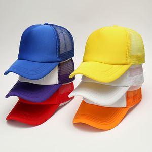 Gorra Trucker Deportiva Unisex de 5 Paneles con Malla y Logotipo Personalizado Impreso en Serigrafía Profesional, Espuma Premium - Product Image 3