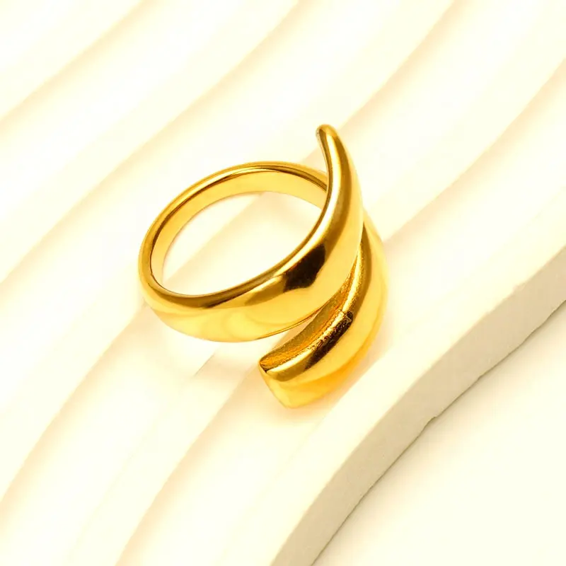 Europäischer und amerikanischer einfacher geometrischer Ring 18K Gold Edelstahl mit Titan-Design sinnvoller offener Schmuck als Geschenk