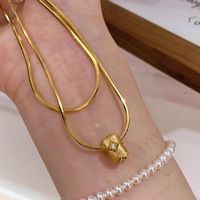 Collier ras du cou délicat en perles brossées dorées style rétro français 2026, design de niche, pendentif personnalisé
