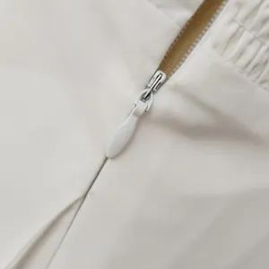 2023 Plain Ladies Sommerkleid ung V-Ausschnitt Show Back Taille Pure White Maxi Plissee Elegant Gentle Damen kleid