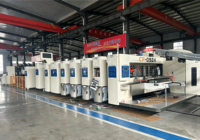Machine de production de boîtes en carton ondulé avec imprimante, rainureuse, découpeuse, plieuse, encollatrice et ligne d'emballage