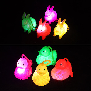 Jouets anti-stress couineurs en plastique pour enfants : canard, coq, éléphant, lapin avec poignée - Product Image 2
