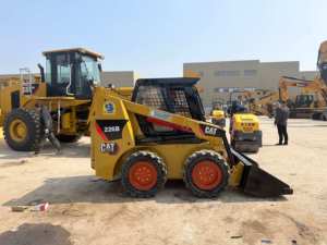 รถตักล้อยาง CAT 226B มือสอง สภาพดีเยี่ยม ขนาดกะทัดรัด พร้อมบุ้งกี๋มาตรฐาน สำหรับงานก่อสร้างและจัดสวน - Product Image 4