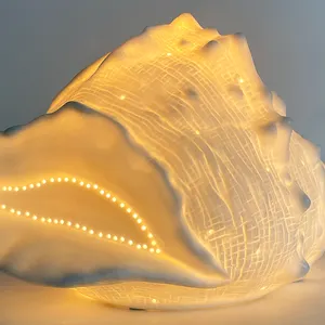 홈 호텔을위한 새로운 디자인 소라 모양 테이블 책상 장식 램프 도자기 흰색 귀여운 램프 어린이 선물