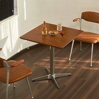 Table carrée en contreplaqué de bouleau et acier inoxydable pour café, glacier et mobilier de gastronomie - Vente en gros usine