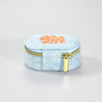 Boîte à bijoux rectangulaire de luxe bleu clair avec broderie corail, emballage carton, design créatif haut de gamme pour coiffeuse